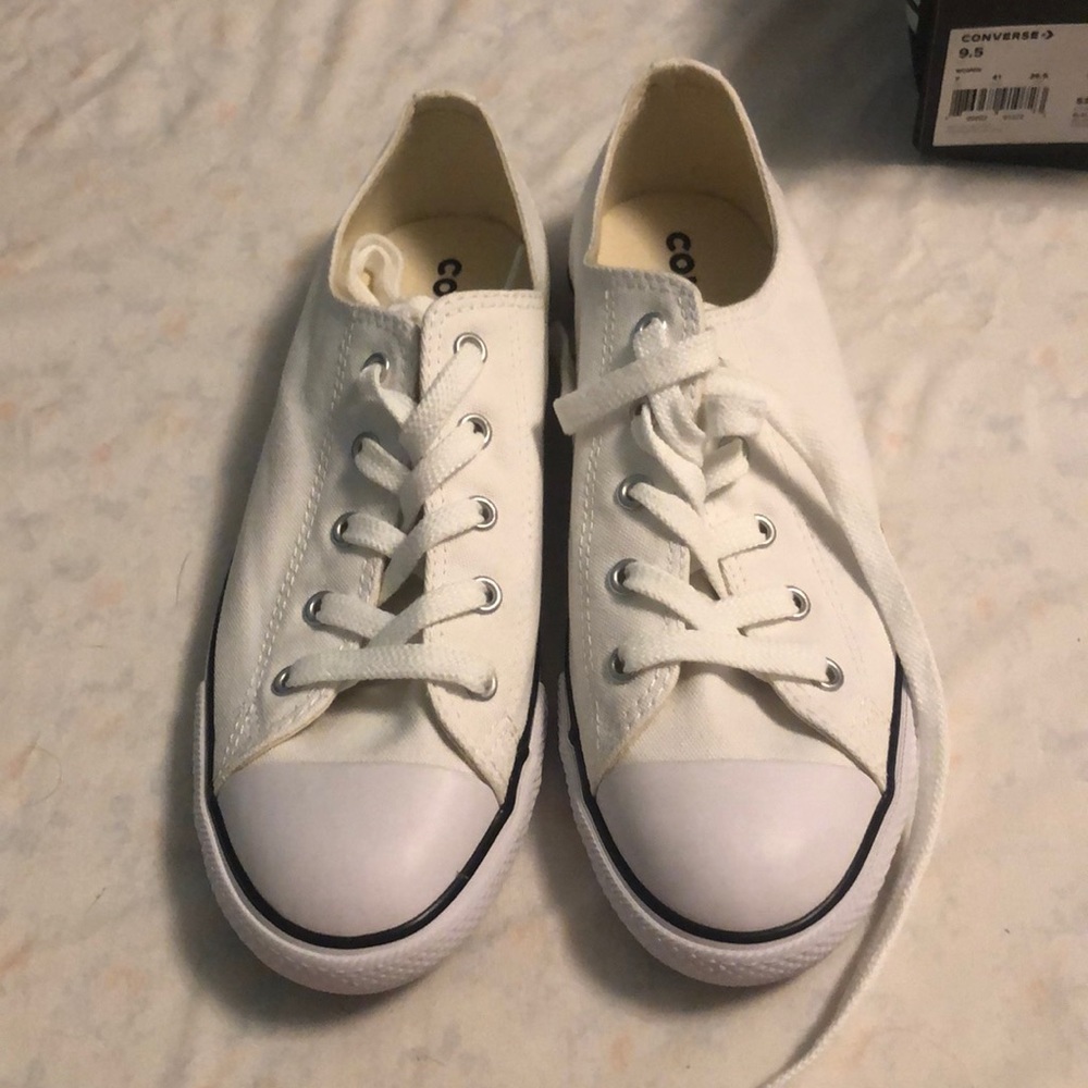 White converse. Women’s 9. New in box